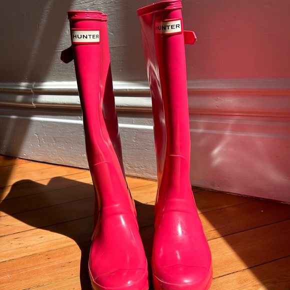 Pink Hunter women’s rain boots - Picture 2 of 4